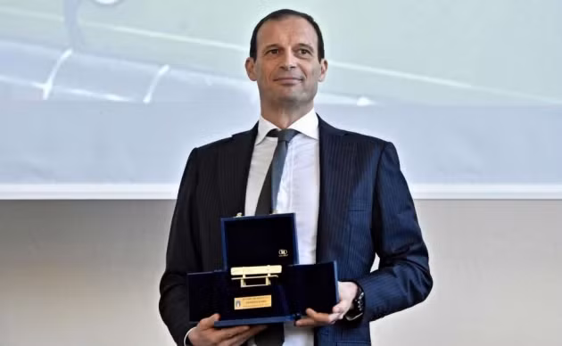  Allegri tuyên bố sẽ ở lại Juventus