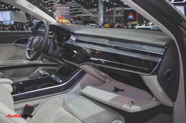 Khoang nội thất của Audi A8 thế hệ mới.