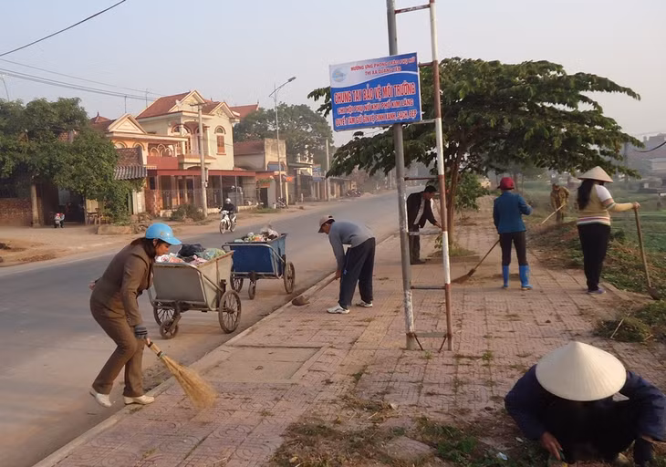 Hội LHPN khu Kim Lăng, phường Cộng Hòa, TX Quảng Yên tham gia dọn dẹp vệ sinh môi trường