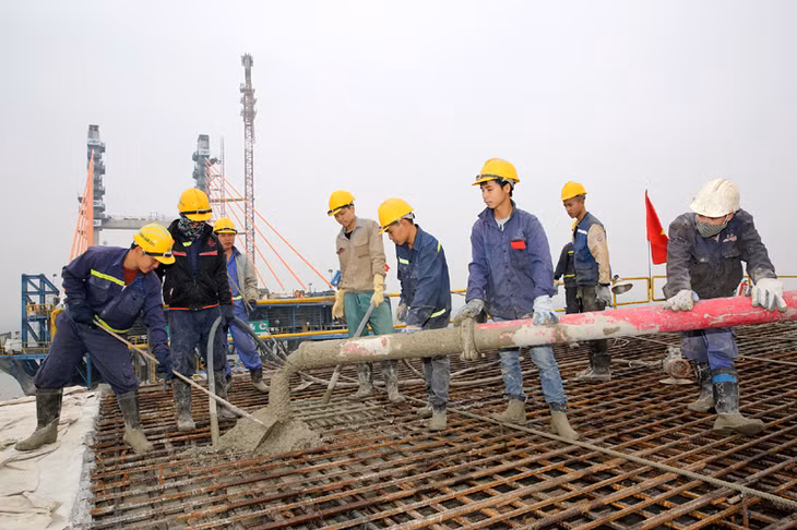 Thi công cầu Bạch Đằng