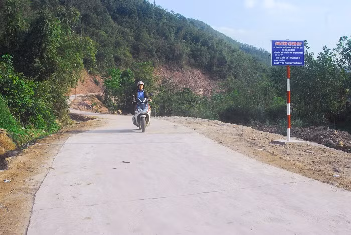 Tuyến đường nội thôn Đồng Trà, xã Đồng Lâm, được hoàn thành từ nguồn vốn 135.