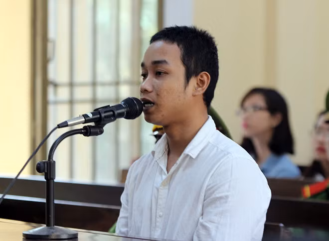 Bị cáo Tiên khai nhận hành vi trước tòa. Ảnh: Đắc Đức.