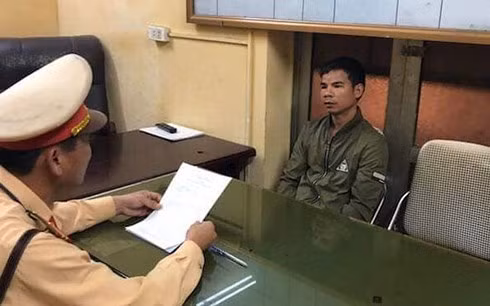 Đối tượng Bùi Văn Hoàn (SN 1980, ở Thượng Cốc, Lạc Sơn, Hòa Bình).