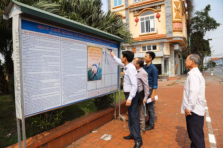 Đến nay xóa bỏ hoàn toàn việc phun, dán quảng cáo ở nơi công cộng không đúng quy định