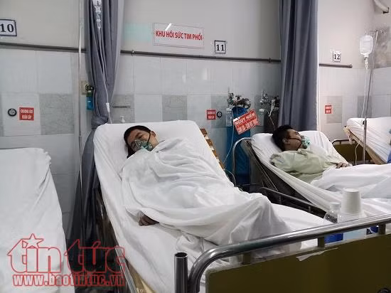 Bệnh nhân vụ cháy đang được nằm cấp cứu tại bệnh viện.