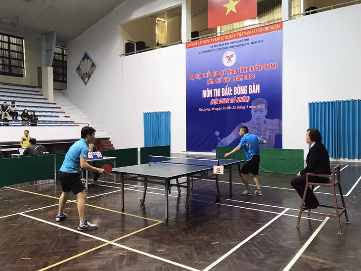 Thi đấu nội dung đơn nam môn bóng bàn tại Đại hội TDTT tỉnh Quảng Ninh lần thứ VIII