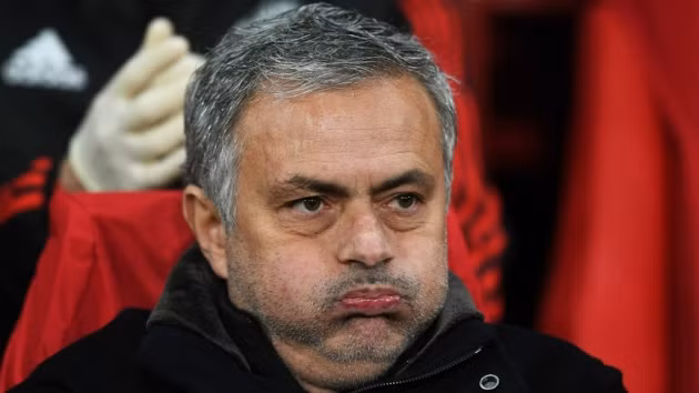  Chỉ còn một cách để Mourinho cứu lấy chiếc ghế của mình