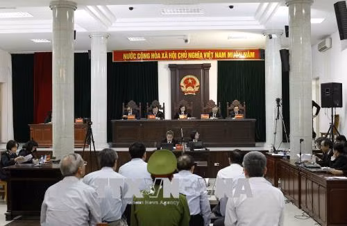 Quang cảnh phiên toà xét xử ngày 23/3. (Ảnh: TTXVN)