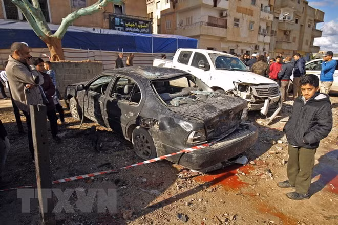 Hiện trường một vụ đánh bom ở Libya. (Nguồn: AFP/TTXVN)