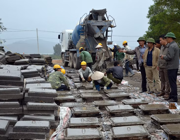 Các đơn vị thi công đúc cấu kiện lát mái đê