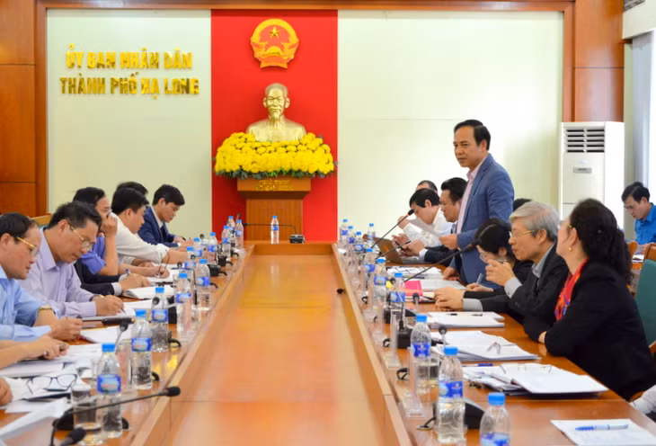 Quang cảnh buổi làm việc giữa Đoàn giám sát của Ủy ban Tư pháp Quốc Hội với TP Hạ Long
