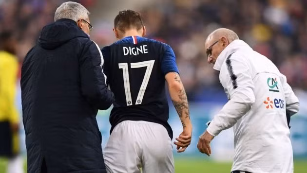  Lucas Digne chấn thương và phải rời sân trong trận giao hữu với Colombia.