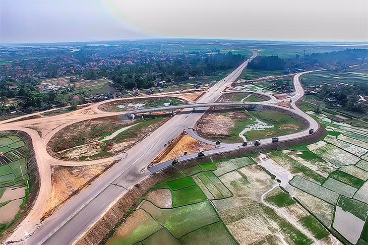 Các nút giao trên toàn tuyến được thiết kế hợp lý (nút giao Hoàng Tân).