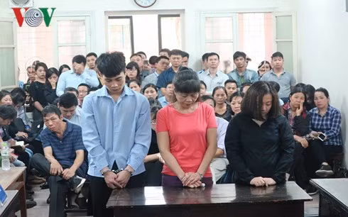 Các bị cáo tại phiên tòa sơ thẩm.