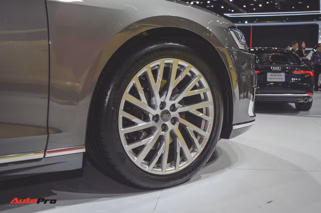 và bộ mâm lớn đa chấu với bộ lốp tới từ GoodYear. Với A8, khách hàng sẽ có nhiều sự lựa chọn thiết kế mâm xe, tùy thuộc vào từng phiên bản.