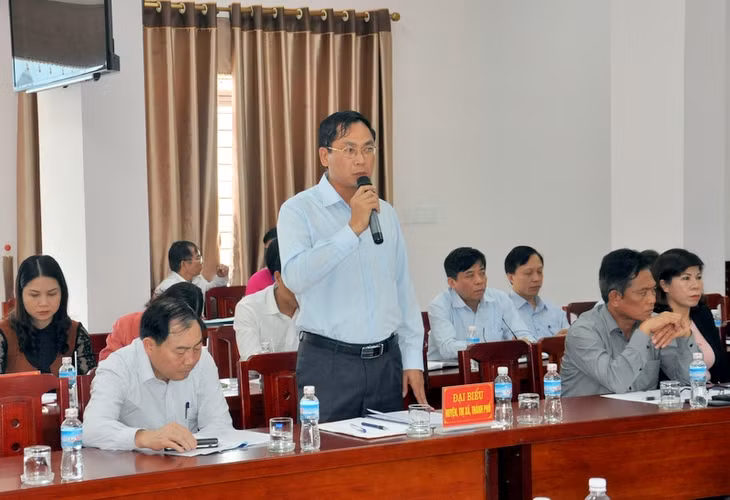 Đại diện các sở, ban, ngành phát biểu ý kiến tại hội nghị.
