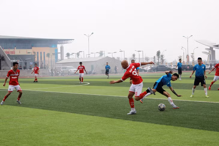 Giải bóng đá cúp Hà Lan lần thứ VI chào mừng Năm du lịch Quốc gia 2018 Hạ Long – Quảng Ninh. Ảnh: Thu Trang, Trung tâm Truyền thông - Văn hóa TX Đông Triều