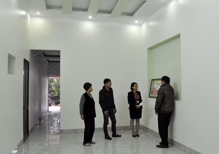 ông Lê Văn Vân, ở phố Hoàng Văn Thụ, thị trấn Đầm Hà, là con của liệt sĩ Lê Văn Thông, với nguồn hỗ trợ 60 triệu đồng