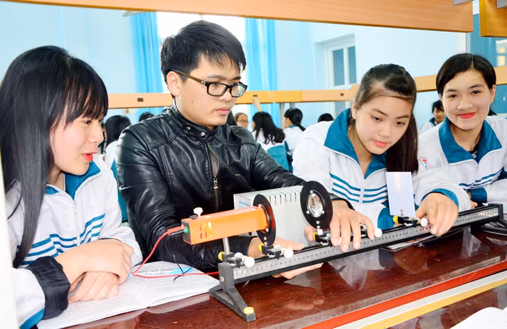 Gắn học tập với thực hành.