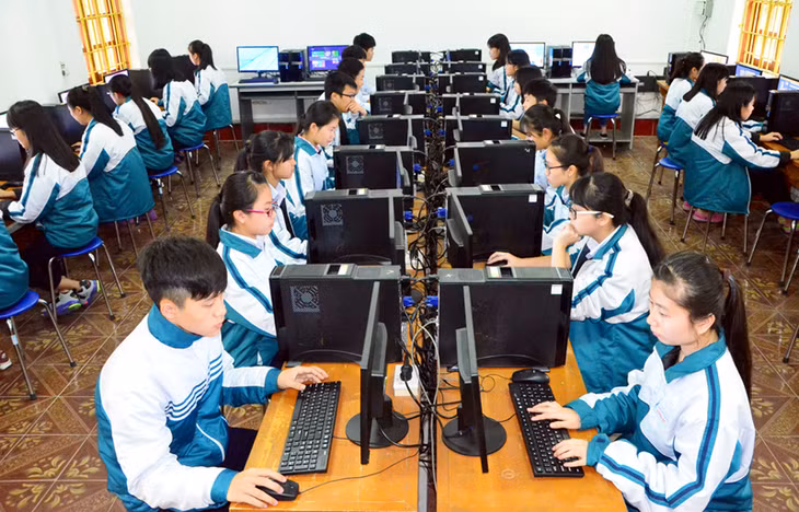 Và đầu tư các trang thiết bị hiện đại để học sinh tiếp cận công nghệ thông tin.