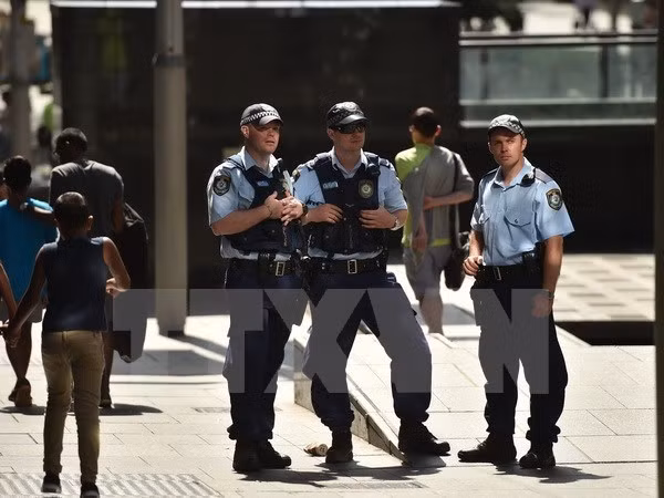 Cảnh sát Australia tuần tra tại quận trung tâm thương mại ở Sydney. (Nguồn: AFP/TTXVN)