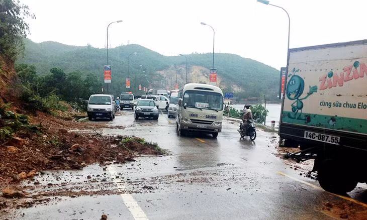 Khu vực cầu 2 (Vân Đồn) là một trong những điểm có nguy cơ sạt lở cao khi mưa lớn kéo dài.