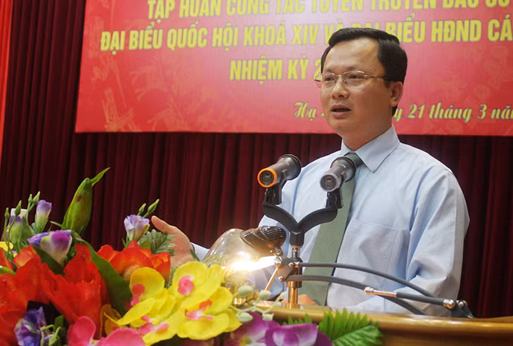 Đồng chí Cao Tường Huy, Ủy viên Ban Thường vụ, Trưởng Ban Tuyên giáo Tỉnh ủy phát biểu kết luận hội nghị.