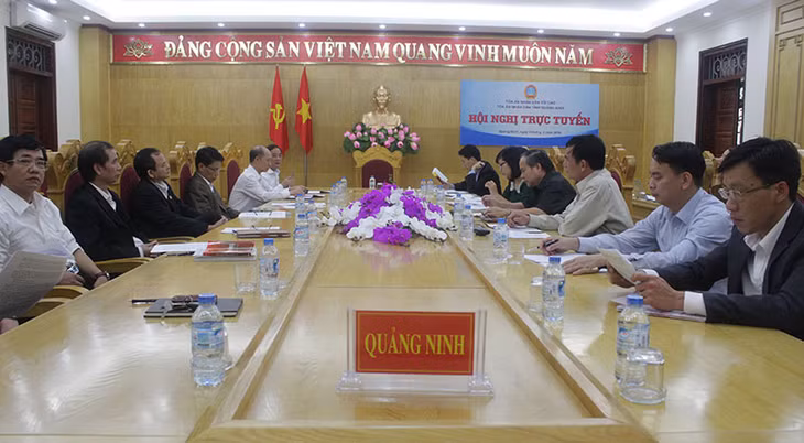 Quang cảnh buổi làm việc.