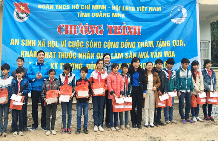 Tỉnh Đoàn, Hội LHPN tỉnh tổ chức chương trình an sinh xã hội vì cuộc sống cộng đồng tại các xã Kỳ Thượng, Đồng Sơn (huyện Hoành Bồ).