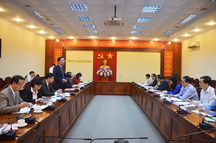 Quang cảnh buổi làm việc