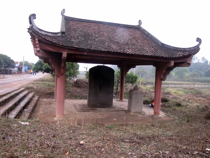 Văn bia đá thời Lý tại chùa Quỳnh Lâm.