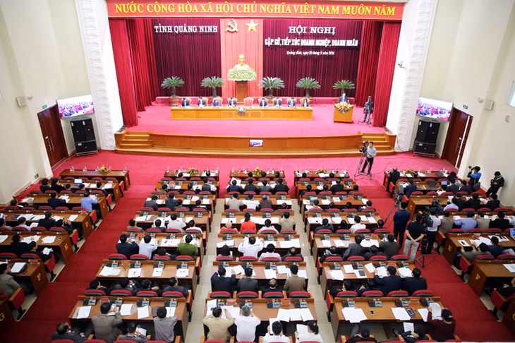 Lãnh đạo chủ chốt tỉnh Quảng Ninh gặp gỡ, tiếp xúc với hơn 400 doanh nghiệp, doanh nhân trên địa bàn.