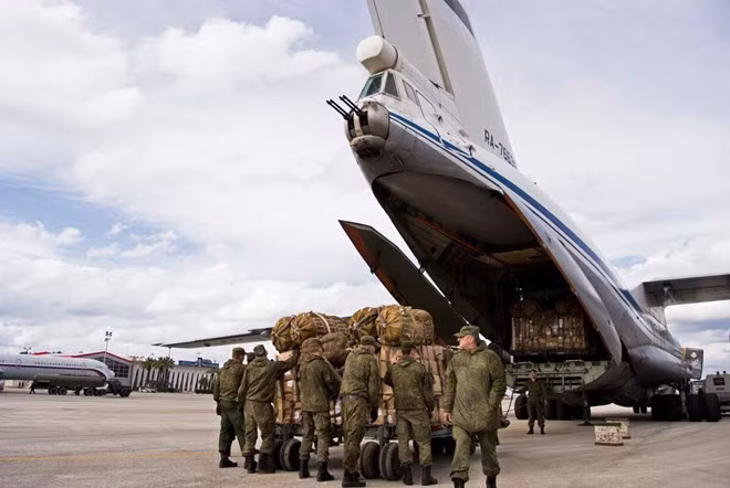 Máy bay vận tải của Nga chở hàng viện trợ nhân đạo cho người dân Syria. (Nguồn: naplesherald.com)