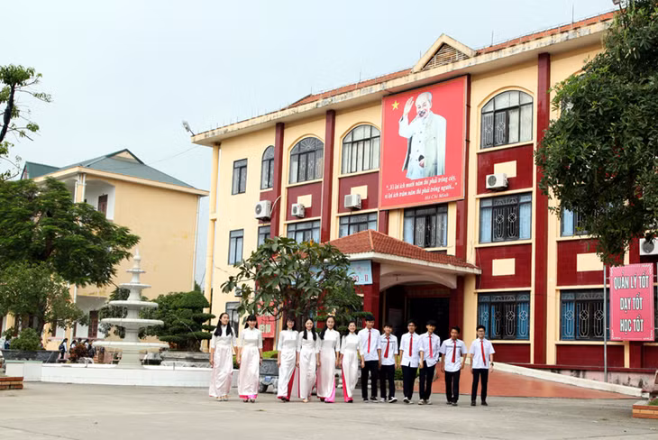 Tiếp nối truyền thống, nhà trường luôn chú trọng xây dựng môi trường học tập tốt nhất, hướng tới đào tạo giáo dục học sinh phát triển toàn diện.
