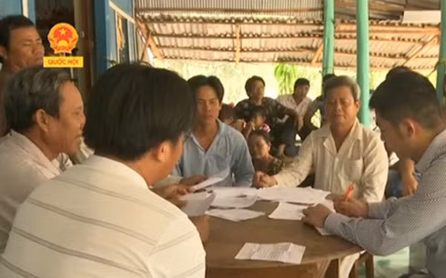 Hàng chục nông dân lâm vào cảnh khốn khó khi bị doanh nghiệp "quỵt" tiền lúa.