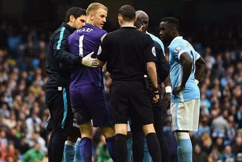  Joe Hart và Raheem Sterling có thể phải nghỉ 1 tháng