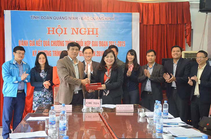  Tỉnh Đoàn và Báo Quảng Ninh ký kết chương trình phối hơp tuyên truyền năm 2016.