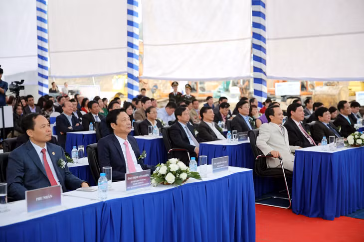 Đại biểu dự lễ Khởi công dự án Quần thể du lịch nghỉ dưỡng FLC Hạ Long