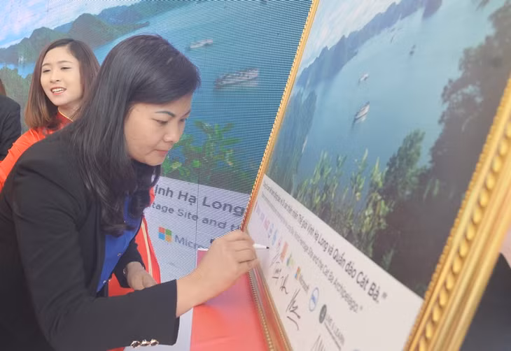 Các đơn vị kí cam kết cùng chung tay bảo vệ môi trường.