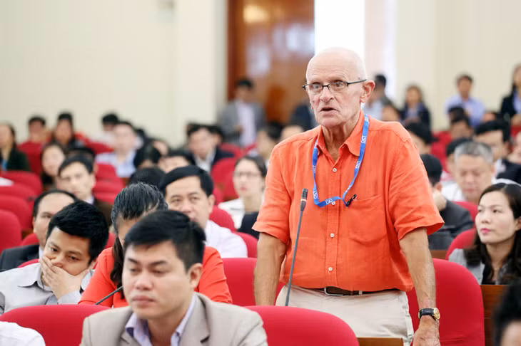 Đại diện doanh nghiệp đề xuất kiến nghị với lãnh đạo tỉnh Quảng Ninh.