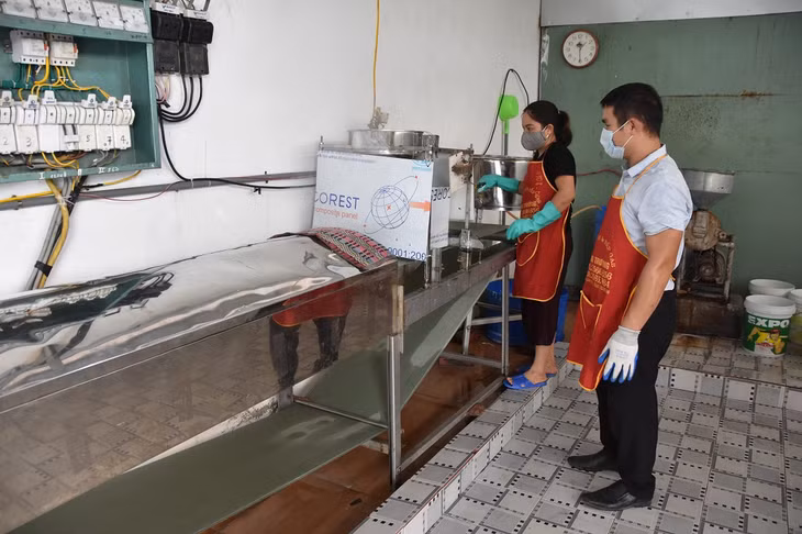 Anh Hoàng Đình Tuyển, giáo dân Giáo xứ Trạp Khê (phường Thanh Sơn, TP Uông Bí) là một điển hình thanh niên khởi nghiệp với cơ sở sản xuất Bánh Đa Phố