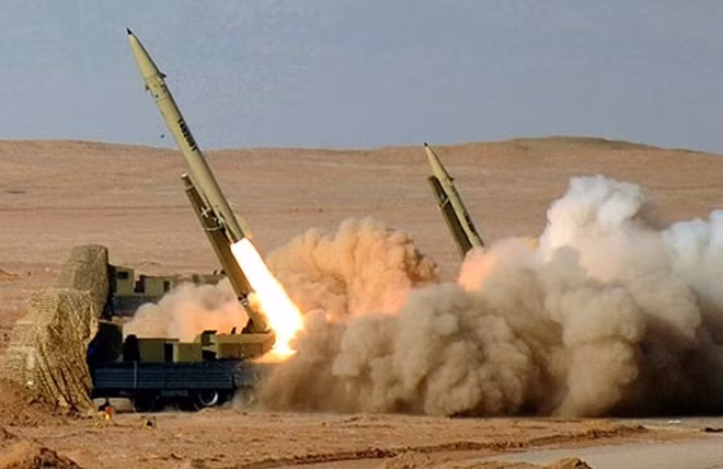 Tên lửa Iran khai hỏa trong một cuộc tập trận. Ảnh: ITN