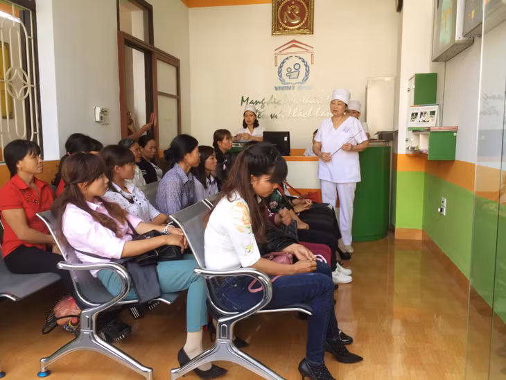 Hội KHHGĐ tỉnh tổ chức tuyên truyền về chăm sóc SKSS - Giảm thiểu mất cân bằng giới tính khi sinh cho chị em phụ nữ tại Trung tâm