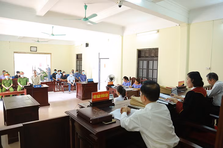 Quang cảnh phiên tòa