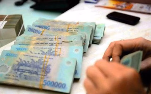 Cuối tháng 4, Chính phủ cũng đã ban hành quyết định hỗ trợ người dân gặp khó khăn do dịch COVID-19, với gói hỗ trợ giá trị 62.000 tỷ đồng. (Ảnh minh họa: Dân trí)