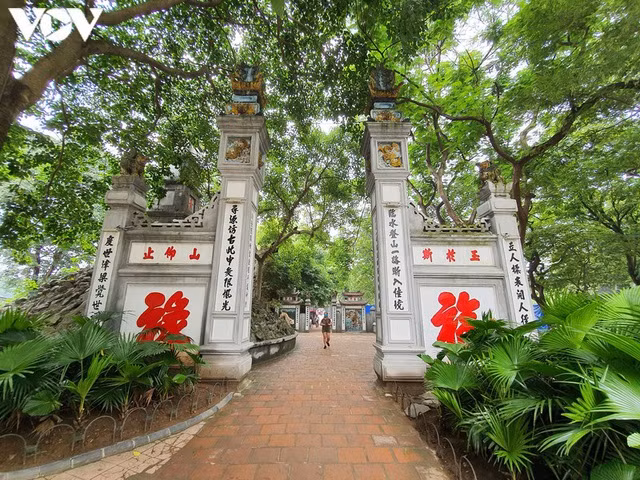 Khu vực đền Ngọc Sơn.