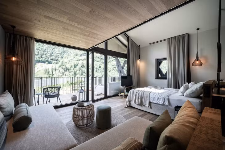 Theo công ty kiến trúc của khách sạn, Network of Architecture, phòng suite mới có đặc điểm "thẩm mỹ hòa trộn giữa truyền thống và hiện đại". Du khách có thể đặt phòng ở đây với giá 168 - 176 USD/ đêm.