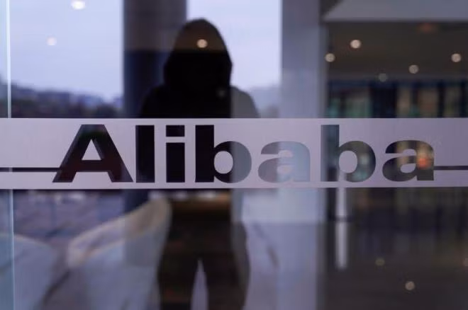Tổng thống Trump xem xét cấm Alibaba ở Mỹ. (Ảnh minh họa: Reuters)
