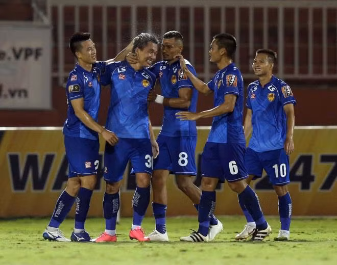 Quảng Nam đề xuất dừng V-League.