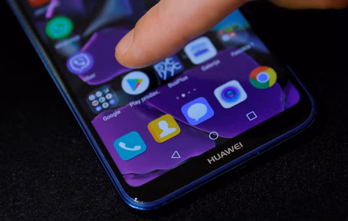 Smartphone đời cũ của Huawei có thể không dùng được các dịch vụ Google. Ảnh: Reuters.